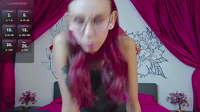 Snapshot of Lunamistyc chatting on 09.12.25 Lunamistyc online show from 09.12.25