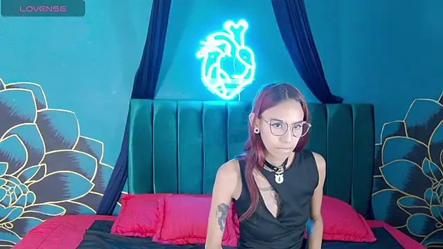 Snapshot of Lunamistyc chatting on 10.01.25 Lunamistyc online show from 10.01.25