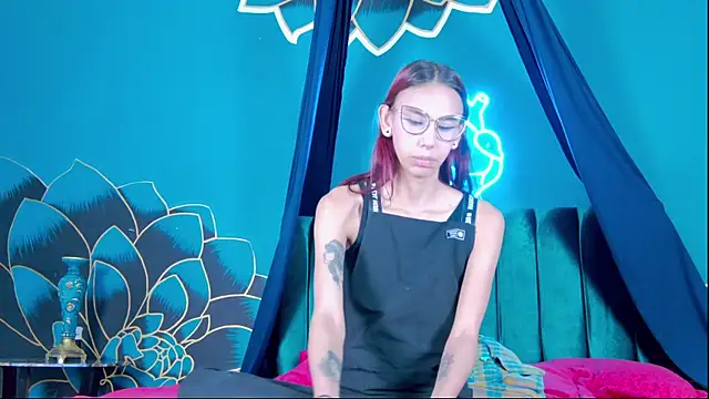 Snapshot of Lunamistyc chatting on 10.08.25 Lunamistyc online show from 10.08.25