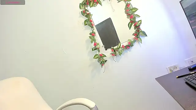 Snapshot of ariana_crazzy chatting on 12.27.24 ariana crazzy online show from 12.27.24