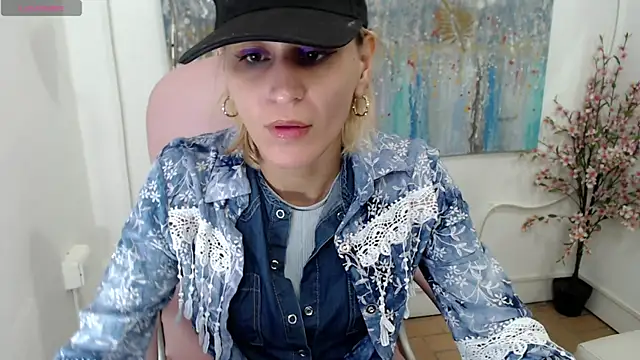 Snapshot of ariana_crazzy chatting on 12.29.24 ariana crazzy online show from 12.29.24