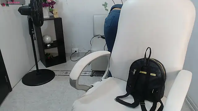 Snapshot of ariana_crazzy chatting on 01.28.25 ariana crazzy online show from 01.28.25