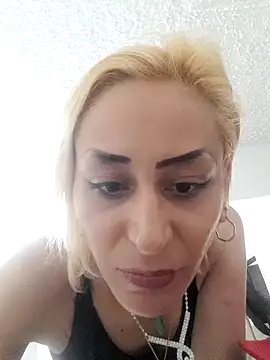 Snapshot of ariana_crazzy chatting on 02.15.25 ariana crazzy online show from 02.15.25