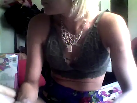 Snapshot of ariana_crazzy chatting on 02.21.25 ariana crazzy online show from 02.21.25