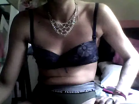 Snapshot of ariana_crazzy chatting on 03.04.25 ariana crazzy online show from 03.04.25