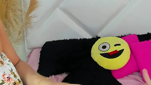 ScarlethNatasha online show from 02.13.25