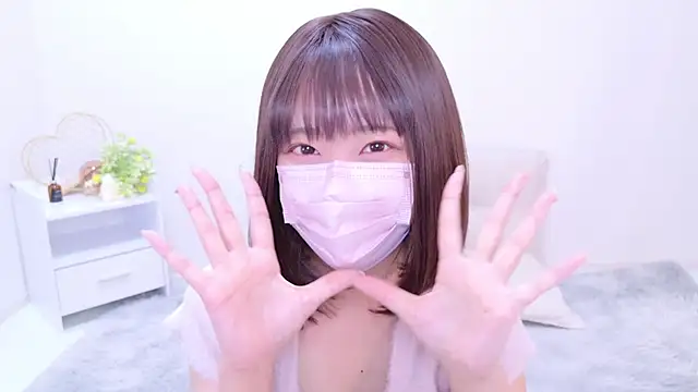 Snapshot of aki_zzz chatting on 12.16.24 aki zzz online show from 12.16.24