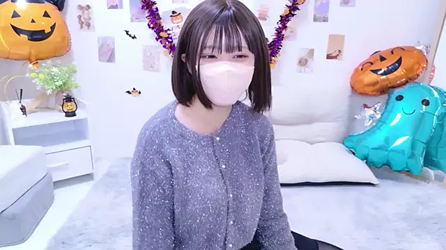 Snapshot of aki_zzz chatting on 10.27.25 aki zzz online show from 10.27.25