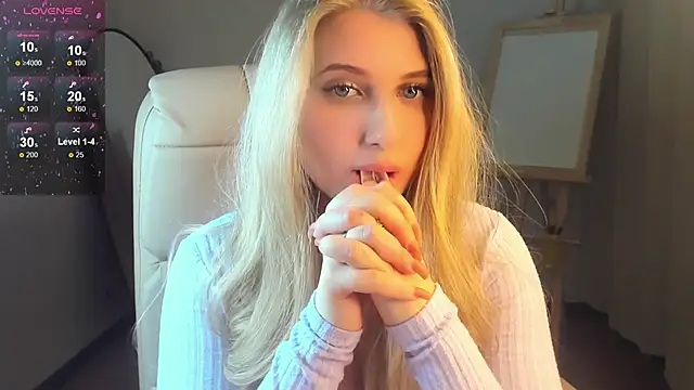 Snapshot of Evacadooo chatting on 01.12.25 Evacadooo online show from 01.12.25