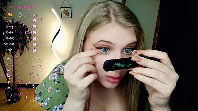 Snapshot of Evacadooo chatting on 01.25.25 Evacadooo online show from 01.25.25