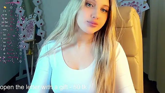 Snapshot of Evacadooo chatting on 02.18.25 Evacadooo online show from 02.18.25