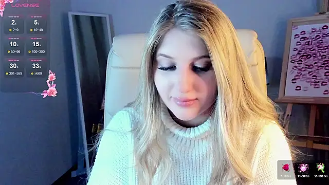 Snapshot of Evacadooo chatting on 03.11.25 Evacadooo online show from 03.11.25