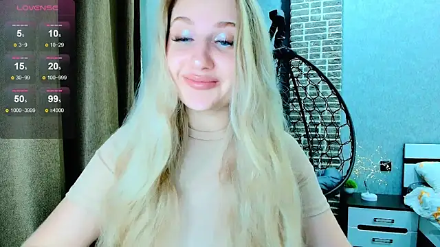 Snapshot of Evacadooo chatting on 09.13.25 Evacadooo online show from 09.13.25