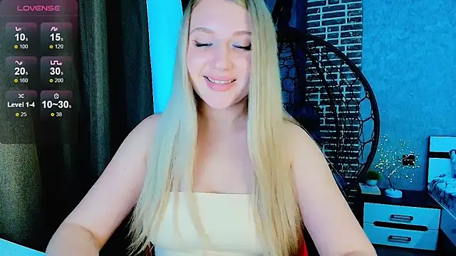 Snapshot of Evacadooo chatting on 09.28.25 Evacadooo online show from 09.28.25