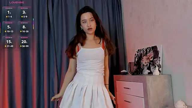 Snapshot of EmeliaReaper chatting on 09.11.25 EmeliaReaper online show from 09.11.25