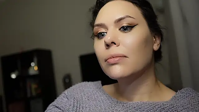 MollyCheiz online show from 12.18.24