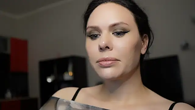 MollyCheiz online show from 12.18.24