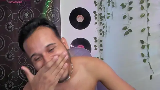 Raf brunette online show from 10.16.25