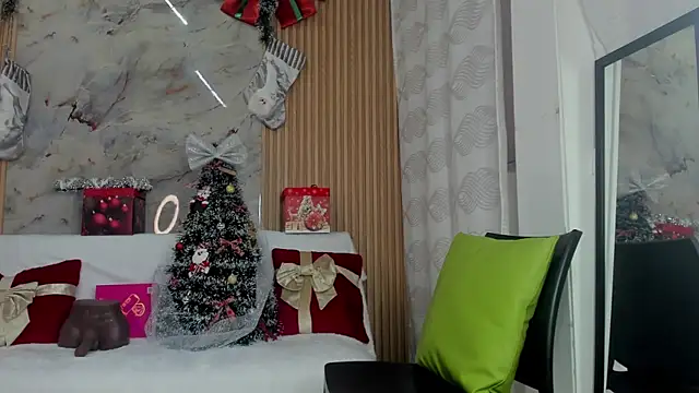 Any topless online show from 01.09.26