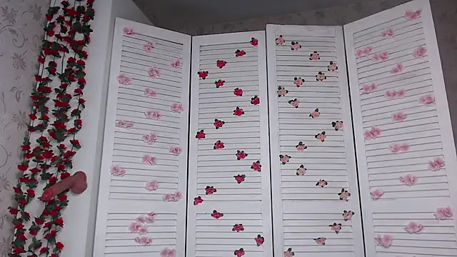 Snapshot of sofiaa_here chatting on 11.25.25 sofiaa here online show from 11.25.25