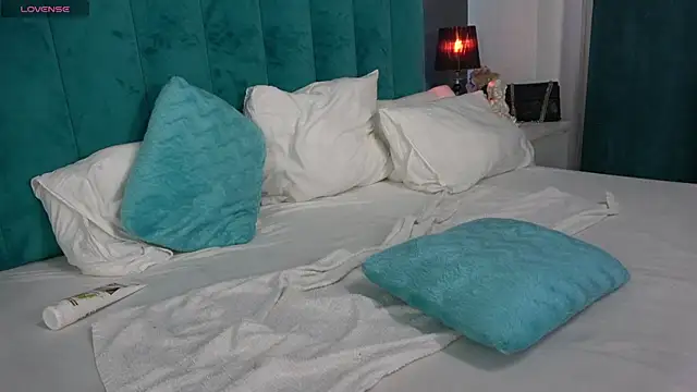 LauraMirage online show from 02.27.25