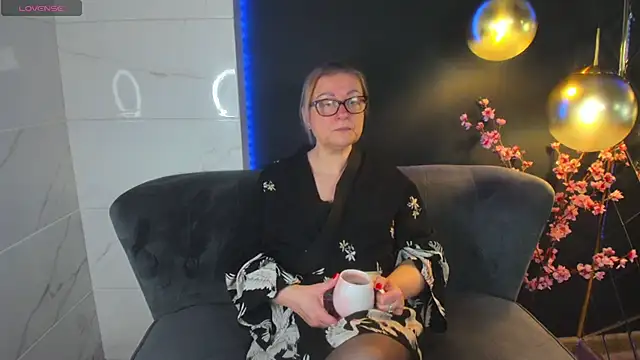 AlexandraKind online show from 01.22.25