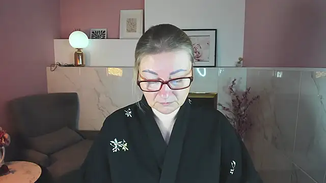 AlexandraKind online show from 11.05.25