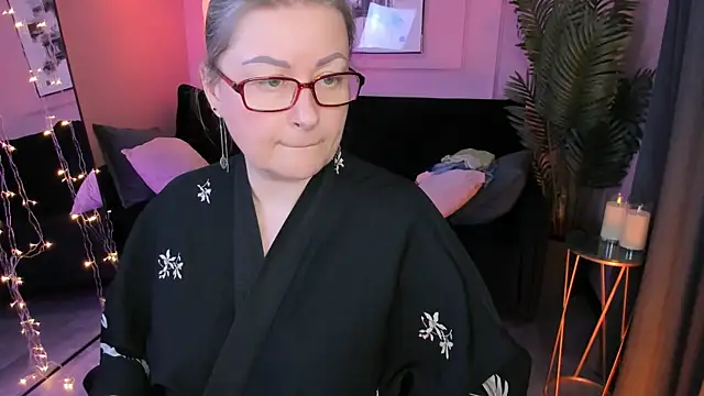 AlexandraKind online show from 02.10.26