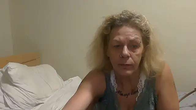 housewife shantie online show from 10.16.25