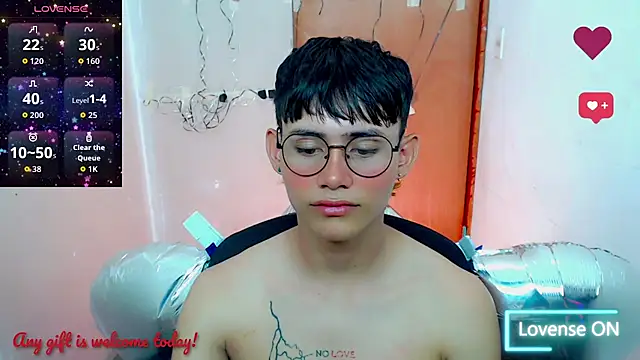 Snapshot of tanjiro_cute chatting on 10.19.25 tanjiro cute online show from 10.19.25