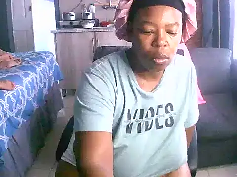 Snapshot of curvyloneah75 chatting on 12.22.24 curvyloneah75 online show from 12.22.24