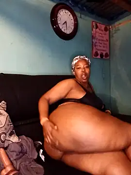 Snapshot of curvyloneah75 chatting on 09.20.25 curvyloneah75 online show from 09.20.25