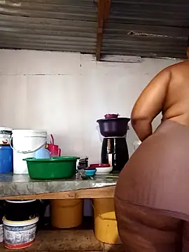 Snapshot of curvyloneah75 chatting on 11.06.25 curvyloneah75 online show from 11.06.25