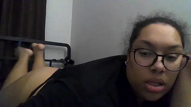Snapshot of ariadxxx chatting on 12.10.24 ariadxxx online show from 12.10.24