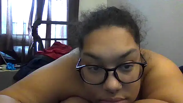 Snapshot of ariadxxx chatting on 12.19.24 ariadxxx online show from 12.19.24