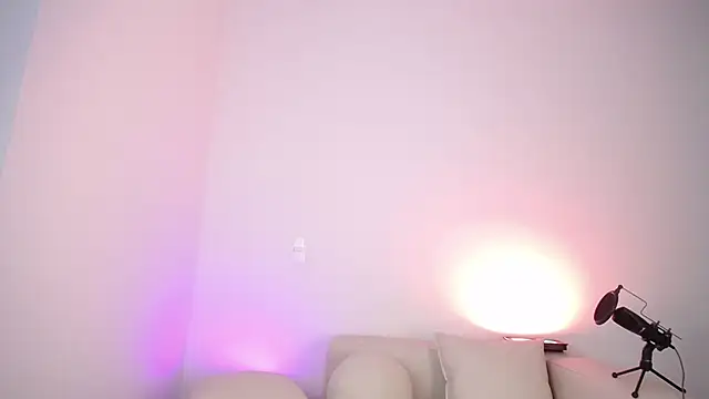 varenkaivanova 22 online show from 10.27.25