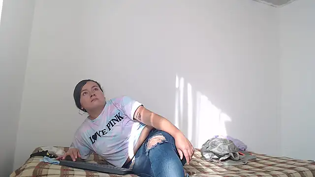 Snapshot of Naugthydolls chatting on 01.14.25 Naugthydolls online show from 01.14.25