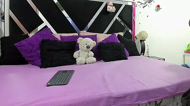 Snapshot of thedream_girls chatting on 10.11.25 thedream girls online show from 10.11.25