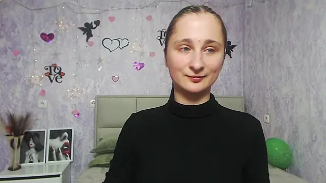 Snapshot of MichelLeee chatting on 02.04.25 MichelLeee online show from 02.04.25