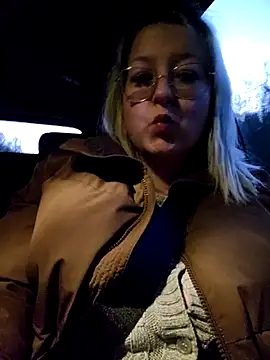 Lillyloo  online show from 03.10.25