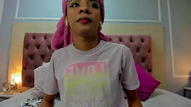 Snapshot of AshleyHill2 chatting on 09.16.25 AshleyHill2 online show from 09.16.25