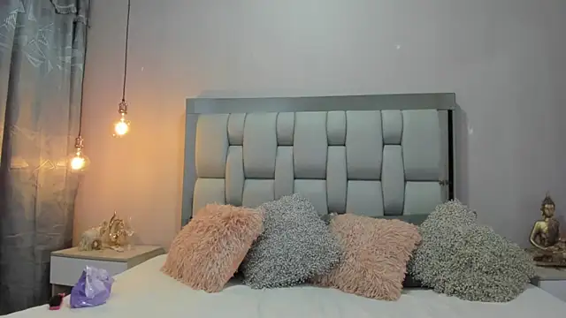 Snapshot of AshleyHill2 chatting on 10.21.25 AshleyHill2 online show from 10.21.25