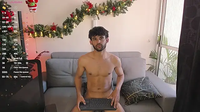 Snapshot of andrewChris_ chatting on 12.09.24 andrewChris online show from 12.09.24