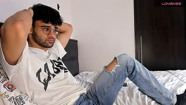 Snapshot of andrewChris_ chatting on 12.31.24 andrewChris online show from 12.31.24