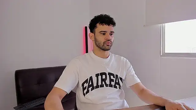 Snapshot of andrewChris_ chatting on 09.25.25 andrewChris online show from 09.25.25