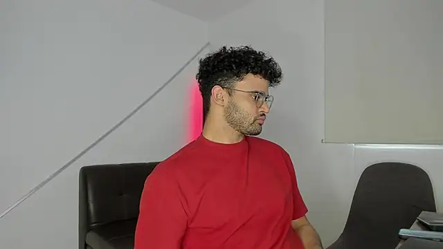 Snapshot of andrewChris_ chatting on 10.09.25 andrewChris online show from 10.09.25