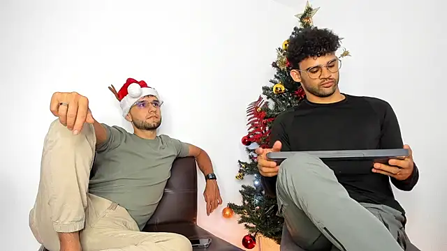 Snapshot of andrewChris_ chatting on 11.30.25 andrewChris online show from 11.30.25