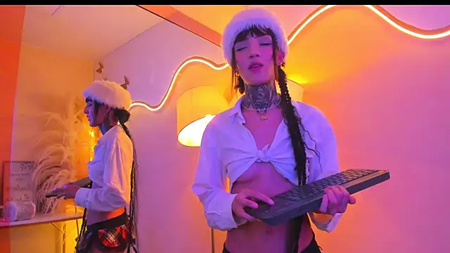 Snapshot of Ameliewitte_mjs chatting on 12.06.24 Ameliewitte mjs online show from 12.06.24