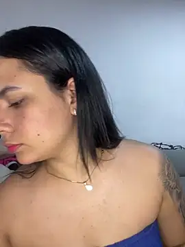 Snapshot of Leyna_Kenet chatting on 12.29.24 Leyna Kenet online show from 12.29.24