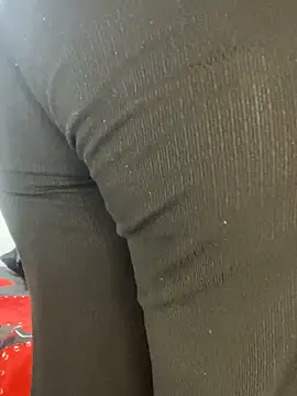 Snapshot of Leyna_Kenet chatting on 10.05.25 Leyna Kenet online show from 10.05.25